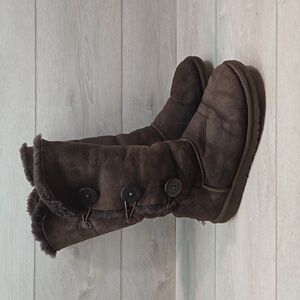 Ugg Australia Women Tall 1873 Leather Triple button Insulated boots shoes 10